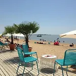 Presqu'ile Proche De La Parking Prive
