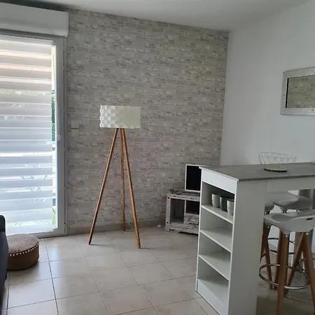 Presqu'ile Proche De La Parking Prive