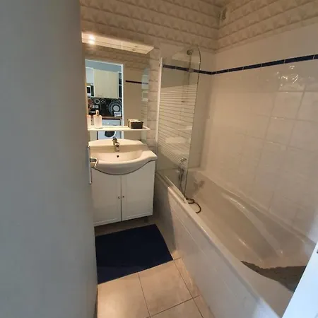 Presqu'ile Proche De La Parking Prive